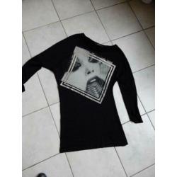 fotoprint.....zwarte top mt S GUESS