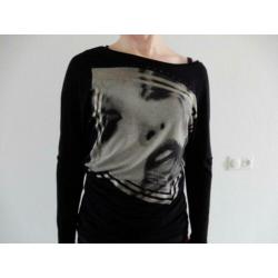 fotoprint.....zwarte top mt S GUESS