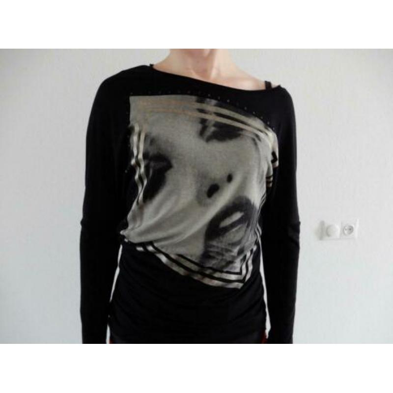 fotoprint.....zwarte top mt S GUESS