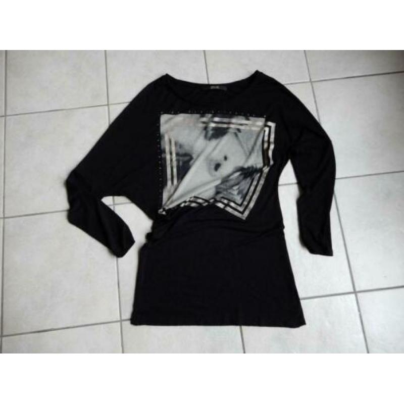 fotoprint.....zwarte top mt S GUESS