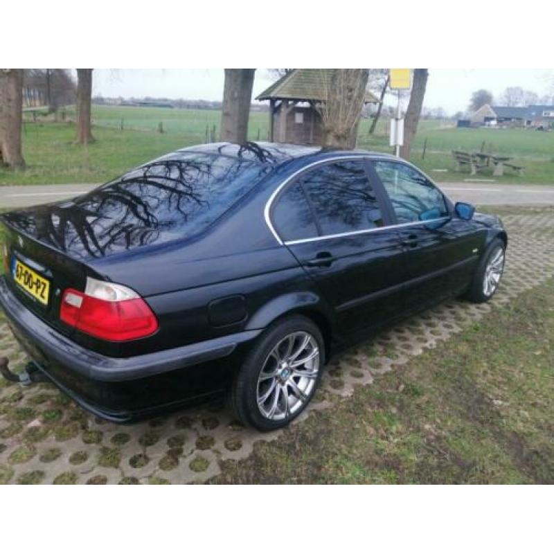 BMW 3-Serie 2.0 I 320 1999 Zwart