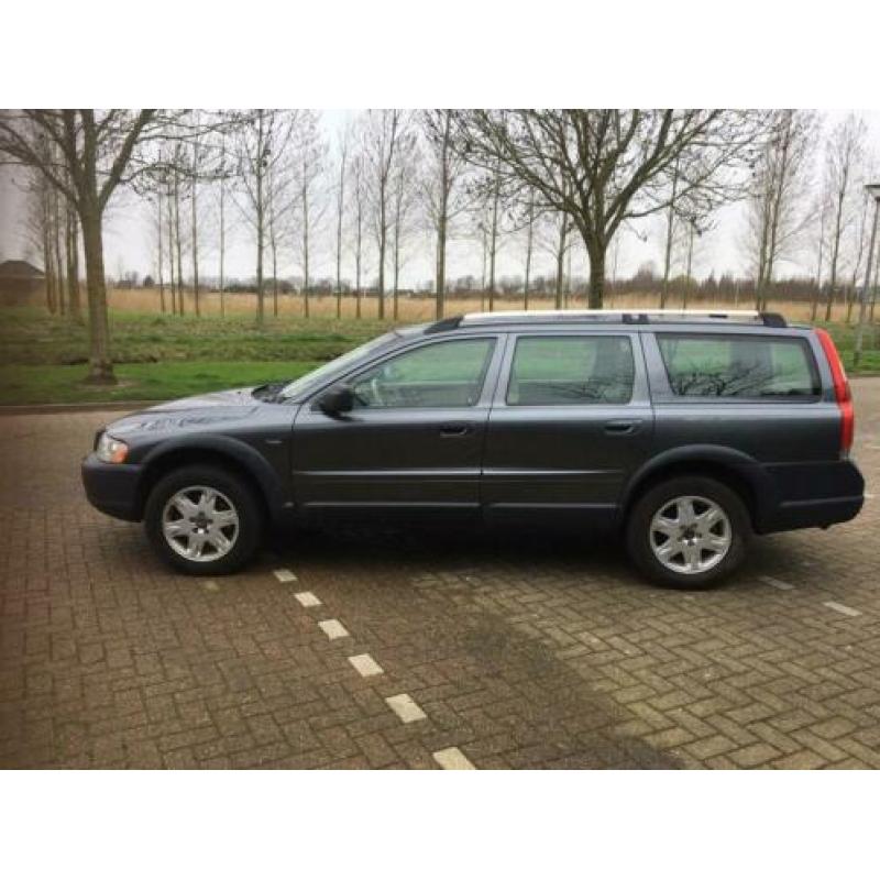 Volvo XC70 2.4 D5 AWD Geartronic 2005 Grijs 411500 km