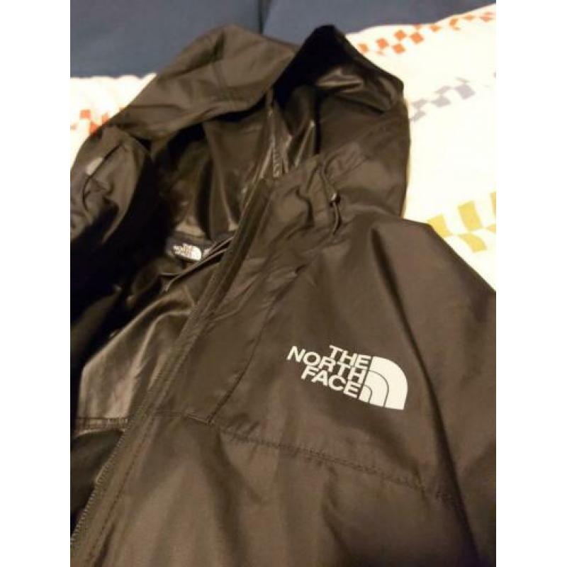 The North Face jas nieuw.