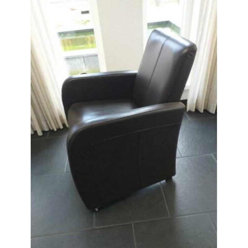 4 Eetkamer stoelen, donkerbruin Catania leer