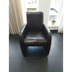 4 Eetkamer stoelen, donkerbruin Catania leer