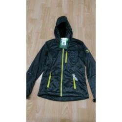 Nieuwe sportieve softshell jassen/jack.(2x) mt 128