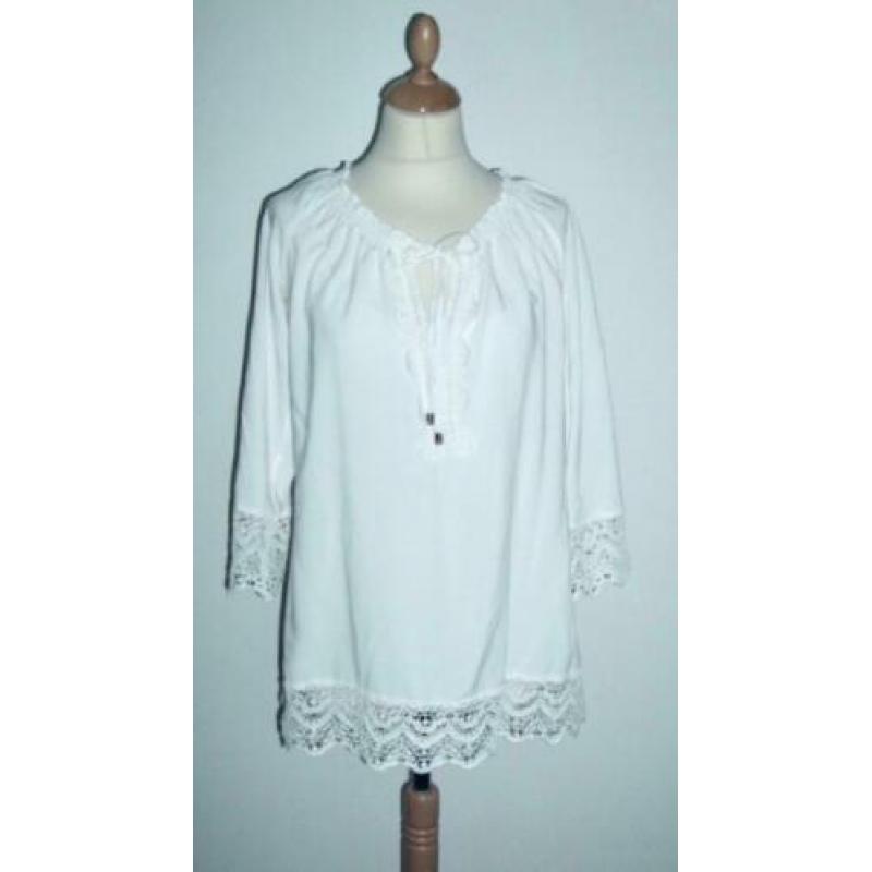 Leuke off white blouse van Caroline Biss met kant M / 40