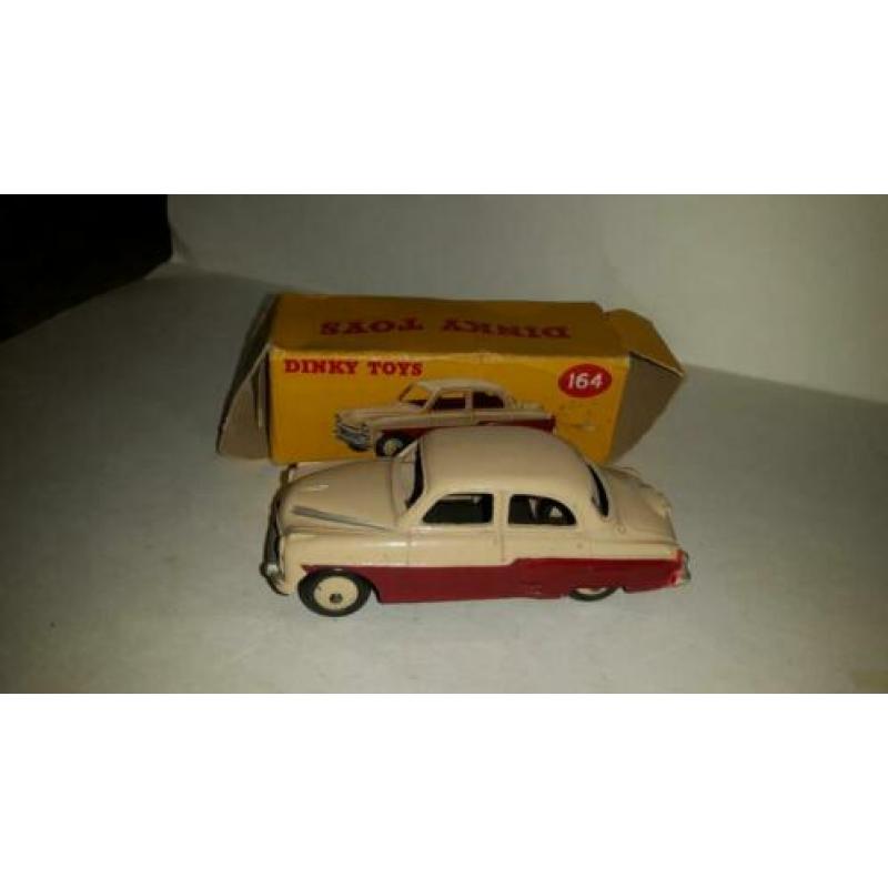 Dinky toys vauxhall cresta saloon