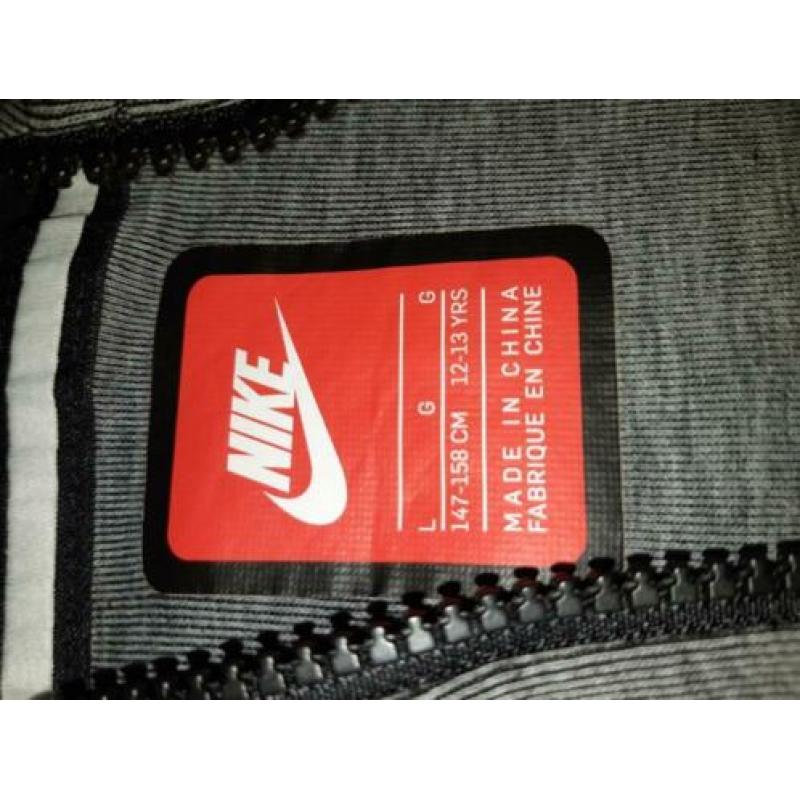 Nike tech fleece 147-158