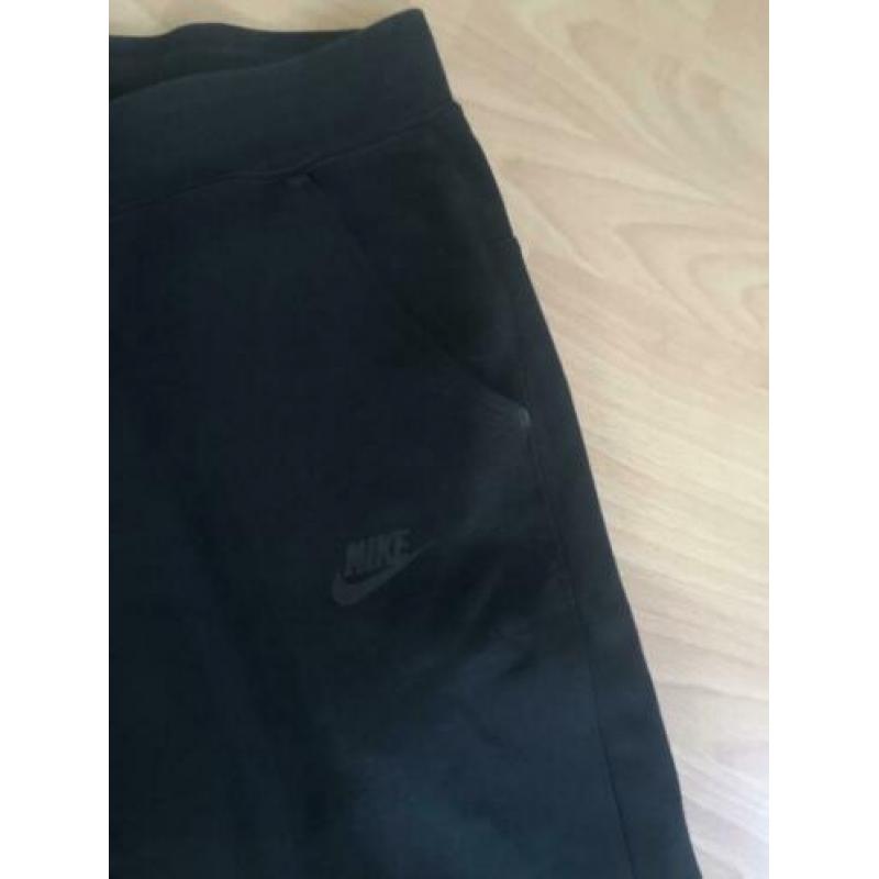 Nike tech fleece zwart maat XL