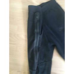 Nike tech fleece zwart maat XL