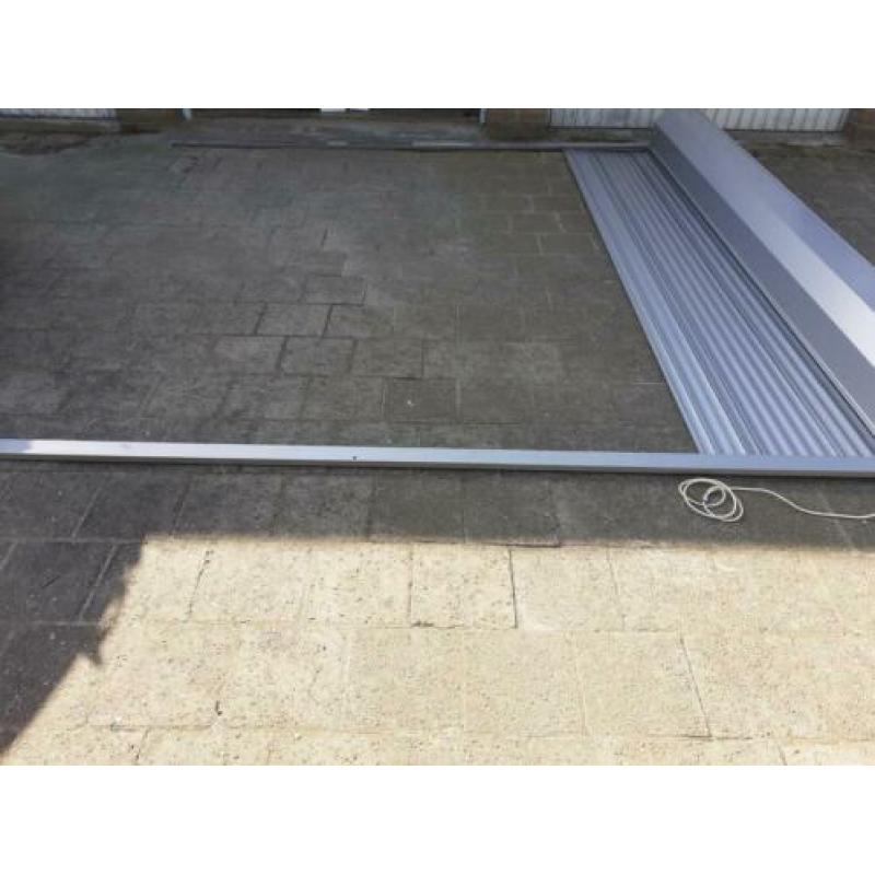 Z.g.a.n electrische rolpoort breed 365 x 382.5 cm hoog