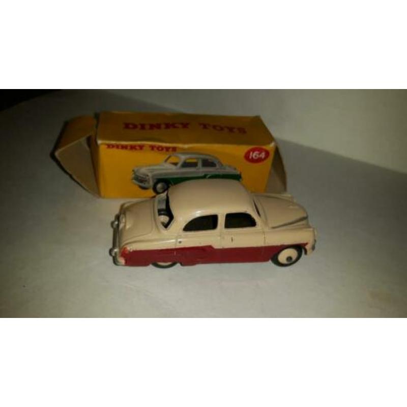 Dinky toys vauxhall cresta saloon