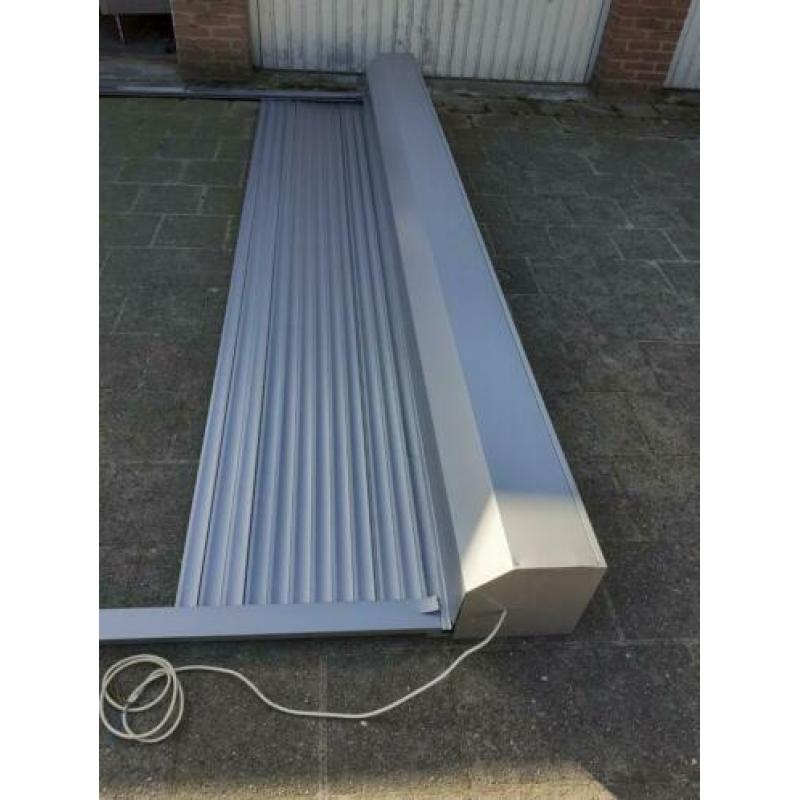 Z.g.a.n electrische rolpoort breed 365 x 382.5 cm hoog