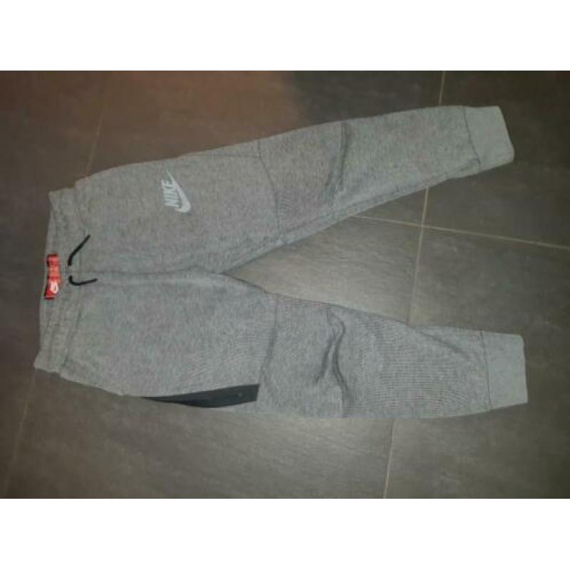 Nike tech fleece 147-158