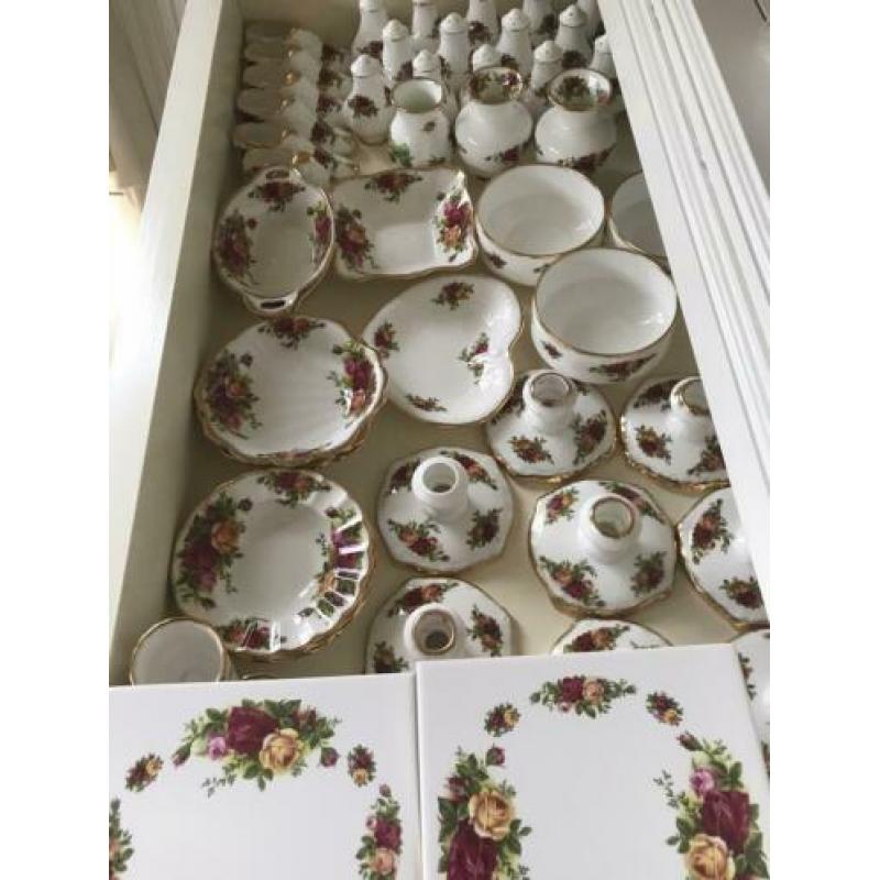 Royal Albert old country roses ,,HEBBEDINGETJES ,,