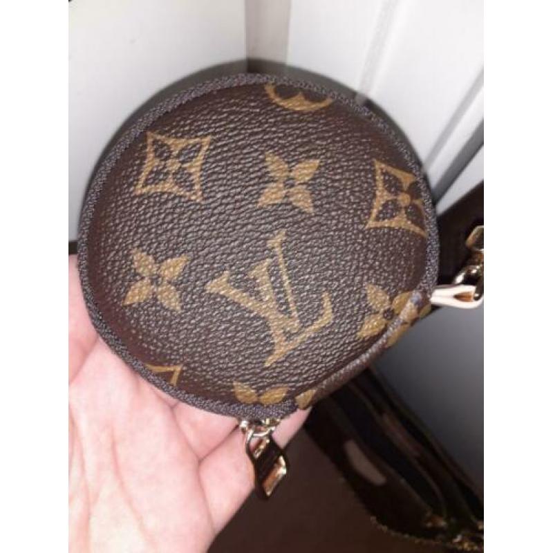 Louis Vuitton multi pochette