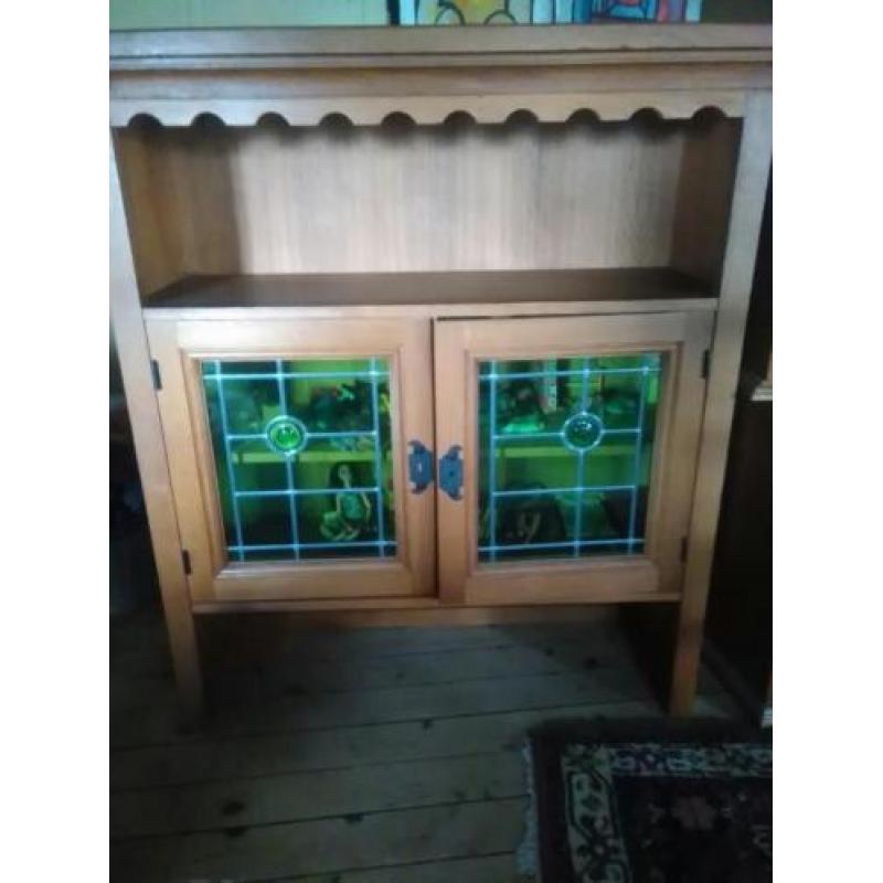 Eiken kast met glas en lood deurtjes deze week 20 euro