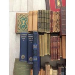 75 decoratieve boeken rond 1900 voor 50 euro samen