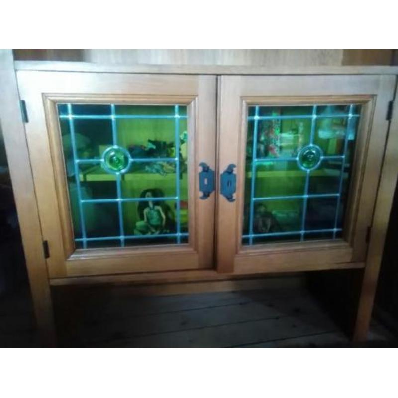 Eiken kast met glas en lood deurtjes deze week 20 euro