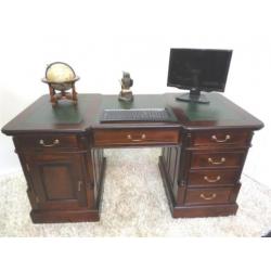 Engels chesterfield desk 160x75 cm massief mahonie