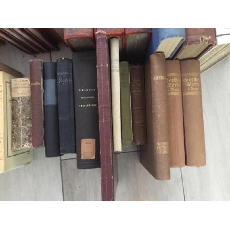 75 decoratieve boeken rond 1900 voor 50 euro samen