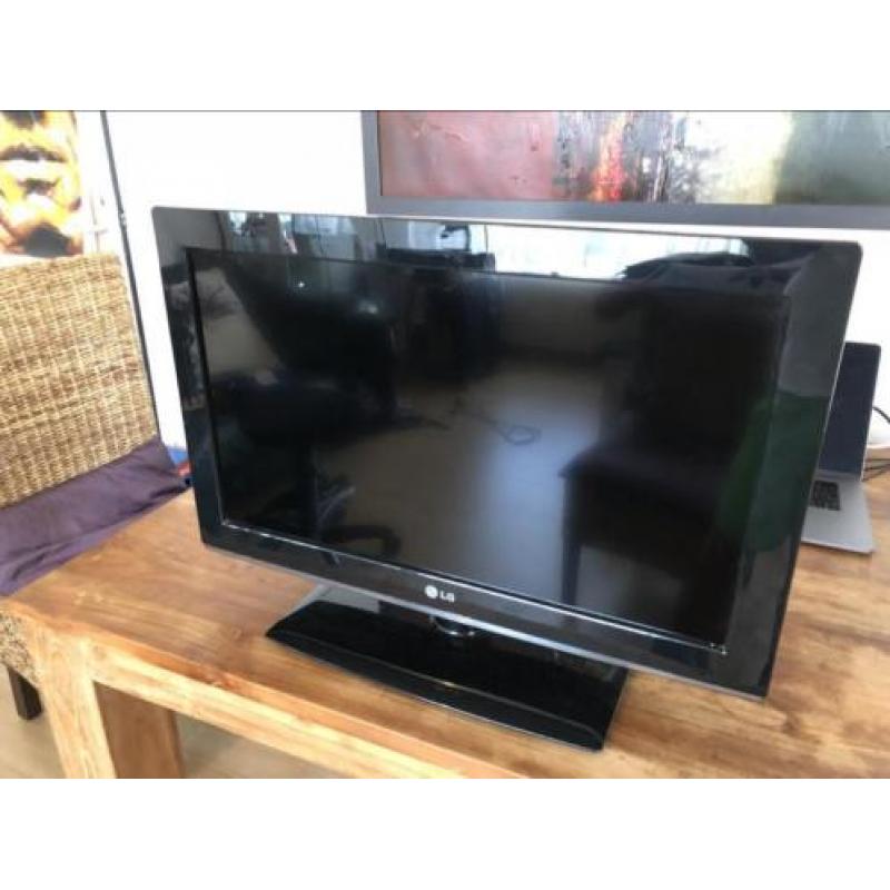 LG televisie - 26 inch, model 26LK330