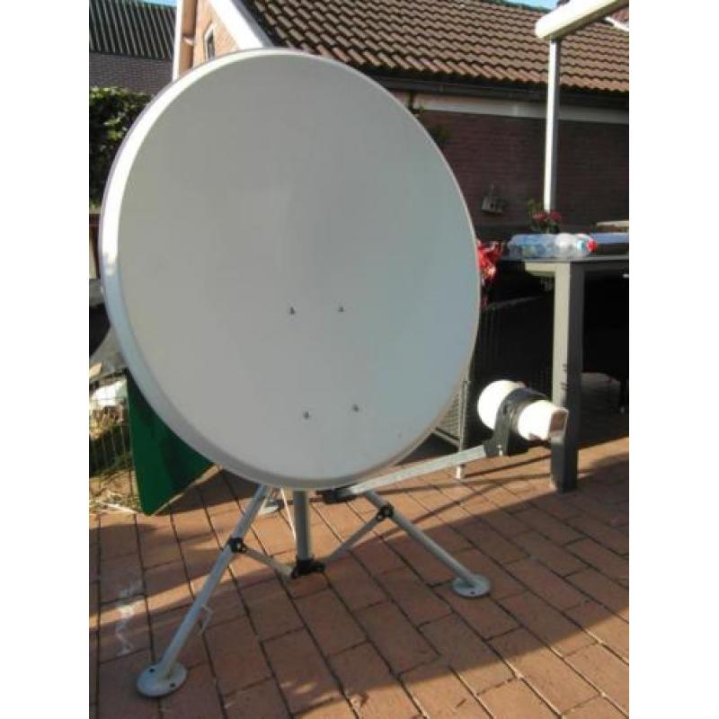 schotelantenne 85 cm met standaard ,Kop en sat finder en ext