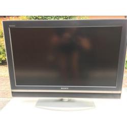 TV Sony Bravia, 90x40 cm.