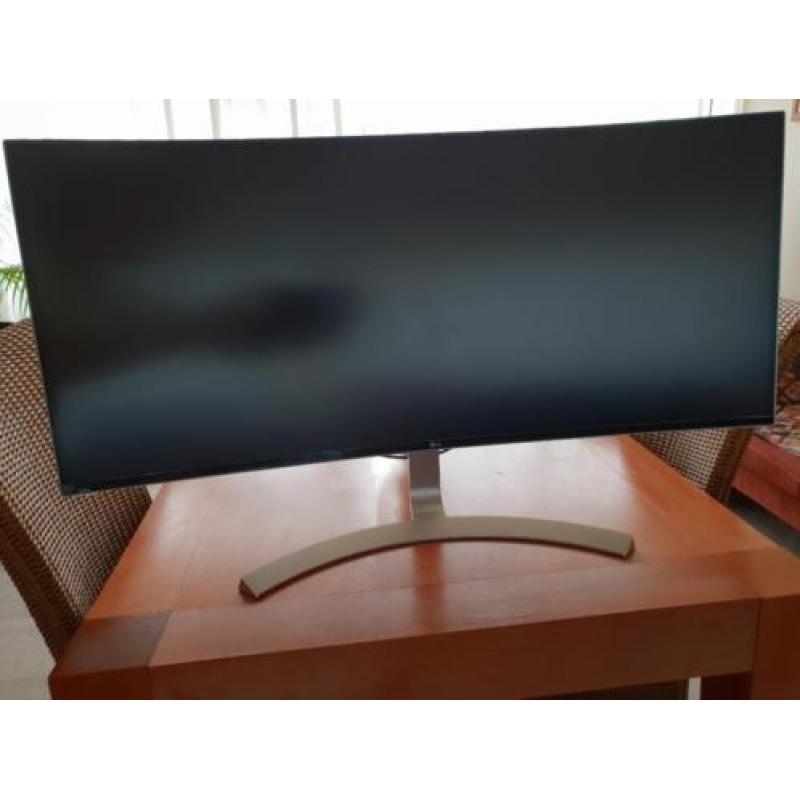 LG 38UC99 Ultrawide Monitor.