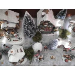 Kerstdorp 2 stuks Luville Collectables 1 werkend met muziek