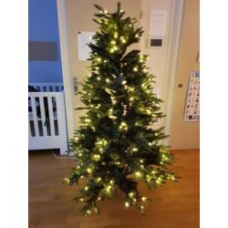 1 jaar oude kerstboom met 280 warme LED lampen 185cm hoog