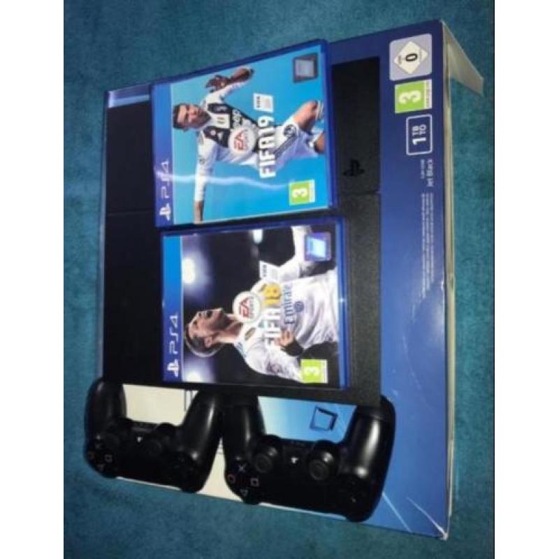 Playstation 4 fifa 19 plus 2 controllers