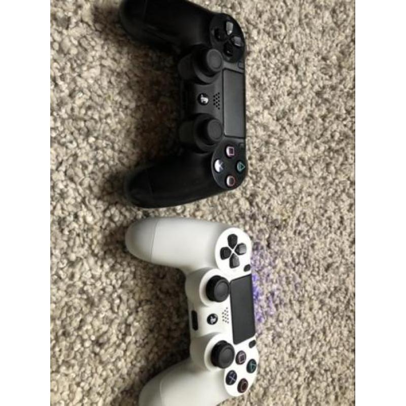 Ps4 1TB met 2 controllers