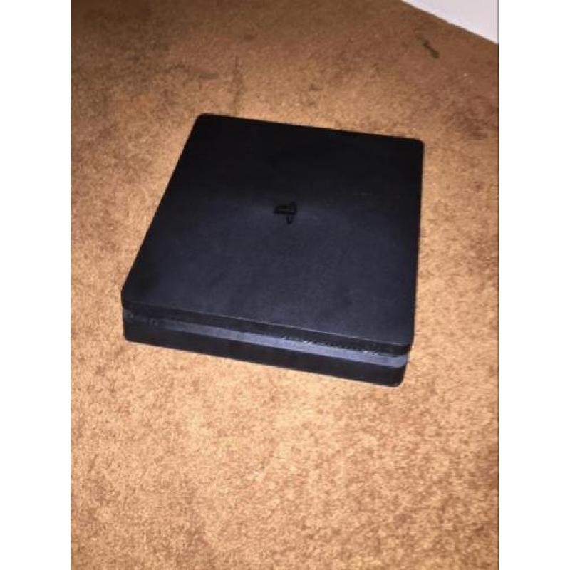 PlayStation 4 slim 500GB