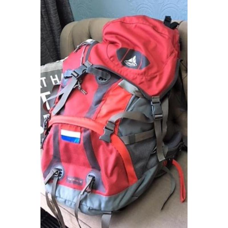 Ruime backpack van het merk: VAUDE 55 + 10 liter.......